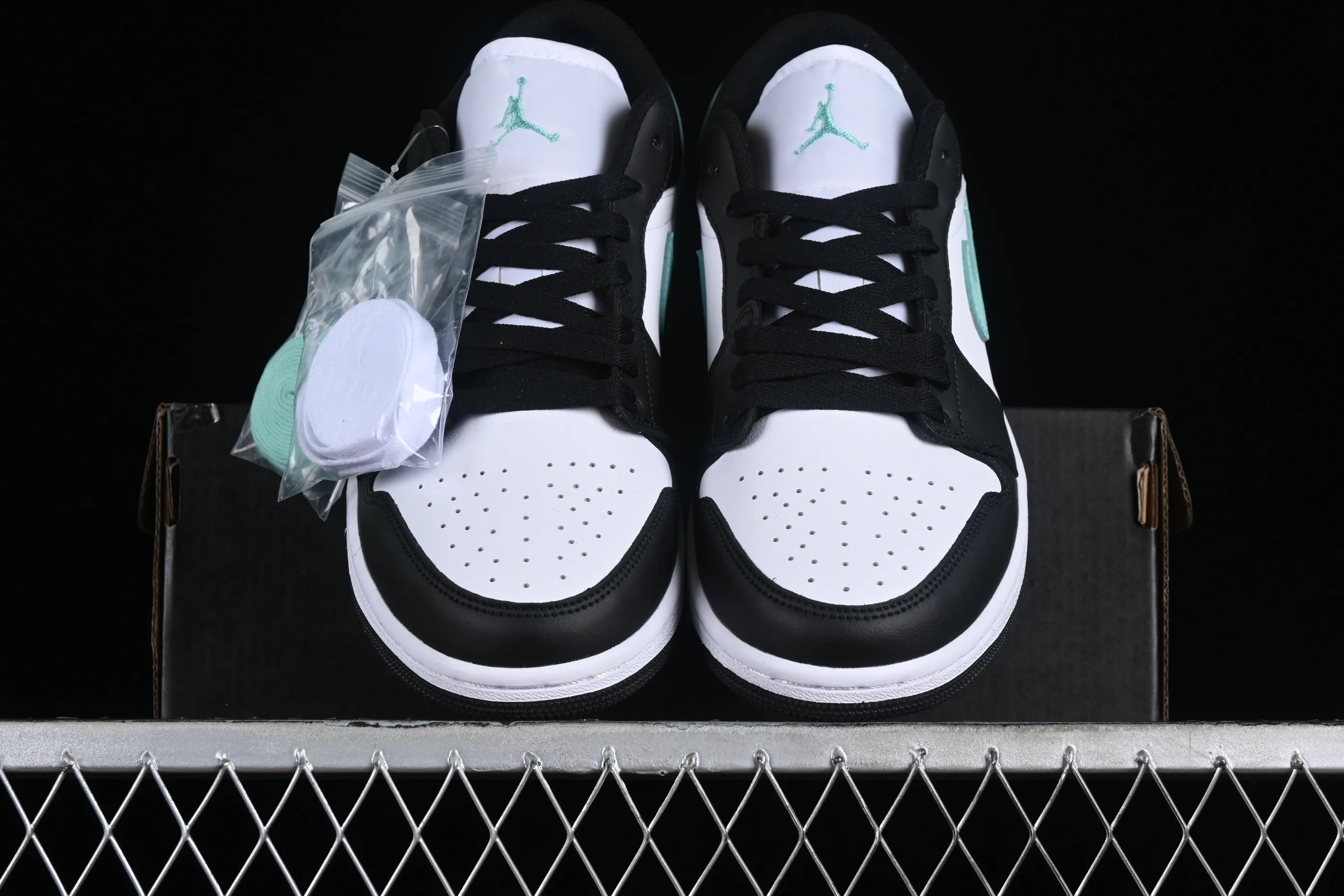 All categories Air Jordan Jordan series basketball shoes Air Jordan 1 Low Air Jordan 1 Low AJ1 Joe 1 mint black green low-top cultural basketball shoes 553558-131
